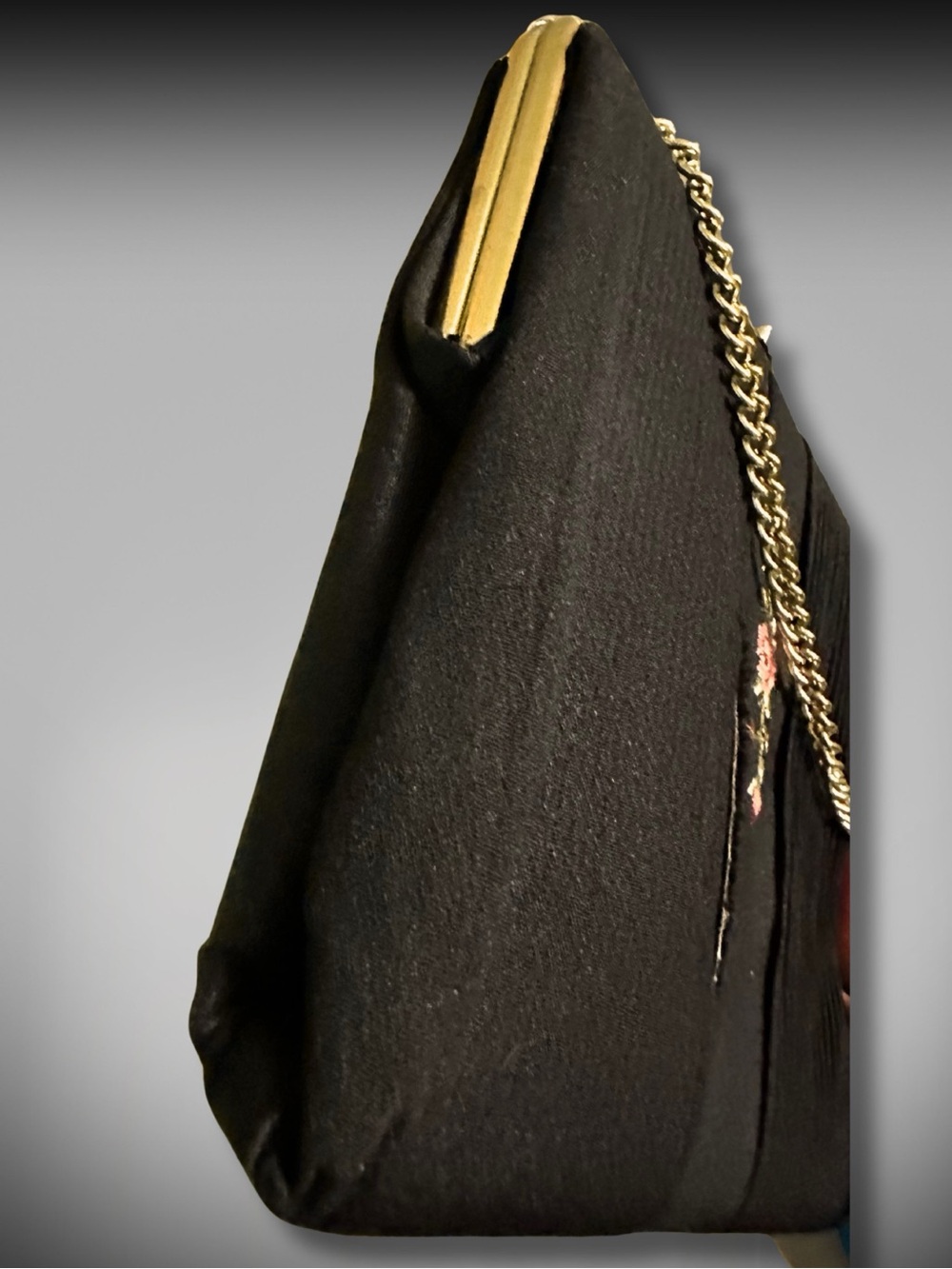Elegant Vintage Black Embroidered Clutch with Gold Frame - Picture 5 of 9